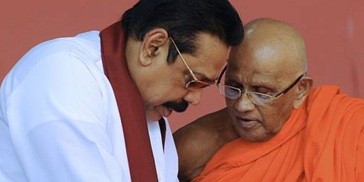 මහින්ද හදිසියේම අභයාරාමයට
