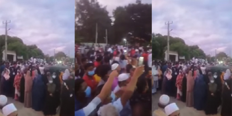 නිරෝධායන නීති කැලේ: රිෂාඩ්ගේ පුත්තලම නගරාධිපතිගේ අවමගුලට දහස් ගණනක්! (VIDEO)