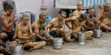 දොර ‌දොර මිනී බෙර – ගෙය ගෙය හඬය බියකර – පිල පිල අදින මර – මෙන්න මෝදිගෙ “නැටුමෙ” විස්තර…