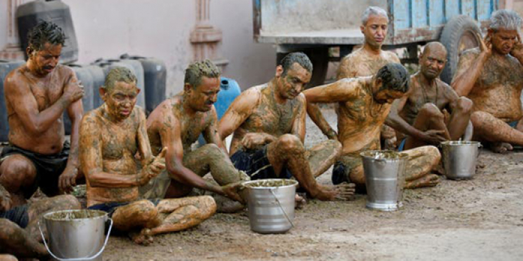 දොර ‌දොර මිනී බෙර – ගෙය ගෙය හඬය බියකර – පිල පිල අදින මර – මෙන්න මෝදිගෙ “නැටුමෙ” විස්තර…
