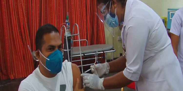 ඔපරේෂන් එකෙන් පසු හරීන්ට කොරෝනා එන්නතත් විදී!