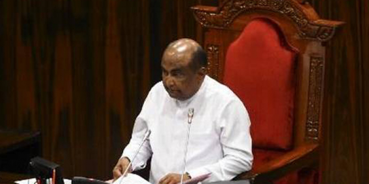 කතානායකට පාර්ලිමේන්තු එන්න එපා කියයි!
