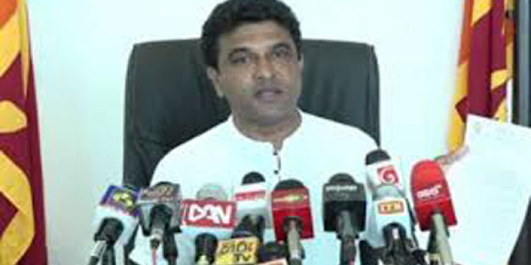 ග්‍රාම නිලධාරීන්ට-සමෘද්ධි-කෘෂි- නිලධාරීන්ට දී නෑ: ආණ්ඩුව එන්නත දීලා තියෙන්නේ හිතවතුන්ට (VIDEO)