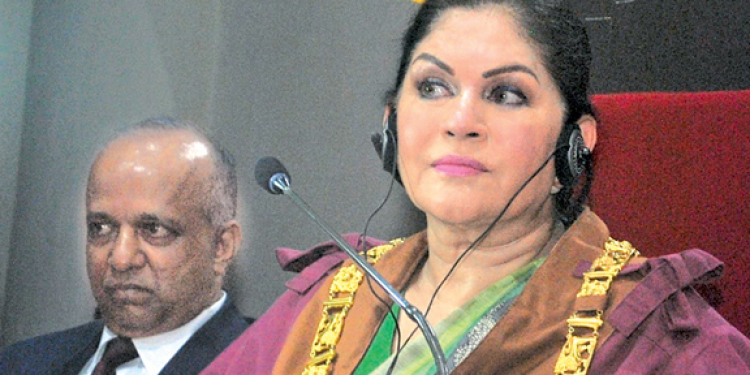 අන්න රෝසිගෙ ගෙදර එන්නත් විදිනවා: පොදු ජනතාවටද? නෑ රෝසිගෙ හිතවතුන්ට!