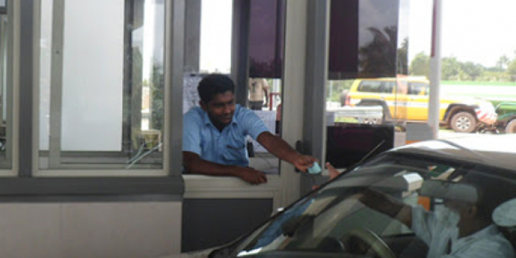 හයිවේ සේවකයන් 17කට කොරෝනා: කවුන්ටර් 3ක් වහලා