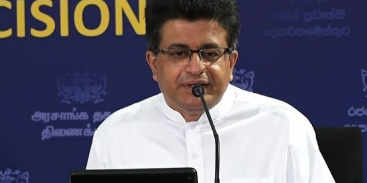 කලකට පසු ගම්මන්පිල එළියට එයි: එන්නත් දීම ගැන කතා කරයි (VIDEO)