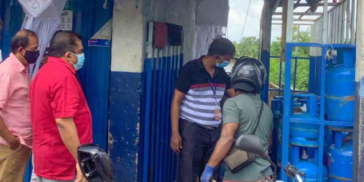 ඇමැති කඩා පනී: කිලෝග්රෑම් ලීටර් කර හොර කළාට ලිට්රෝට නඩු!