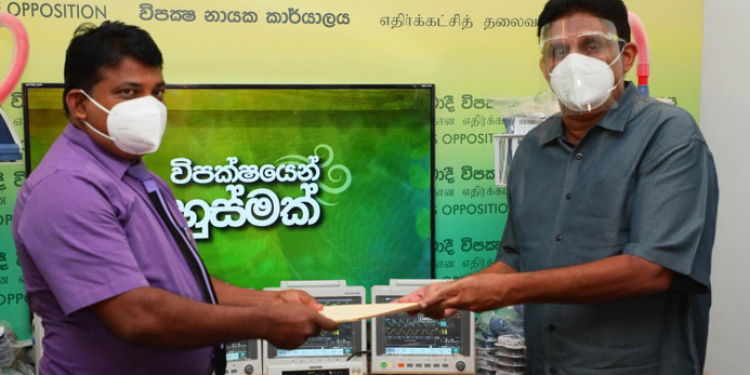 තාත්තගේ උපන්දිනේට සජිත් පුතාගෙන් බලපිටි රෝහලට ලක්ෂ 36ක තෑගි! (VIDEO & PHOTO)