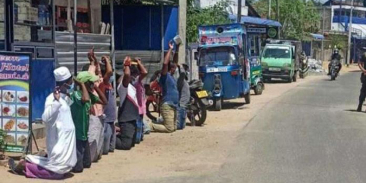 මිනිසුන් මහපාරේ දණ ගැස්වූ සෙබළුන් පිරිස හමුදාවෙන් දොට්ට!