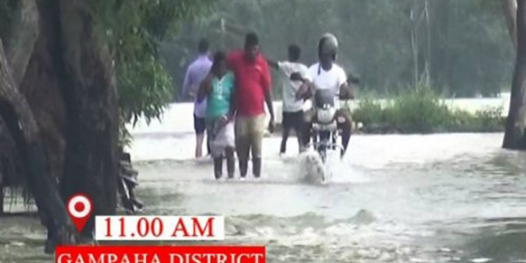 ගම්පහ යටවීමෙන් පසු මධ්‍යම අධිවේගය නවත්වයි!
