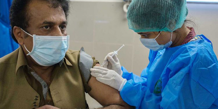 පාකිස්ථානය එන්නත්කරණය පෞද්ගලික අංශයට බාර දෙයි! (VIDEO)