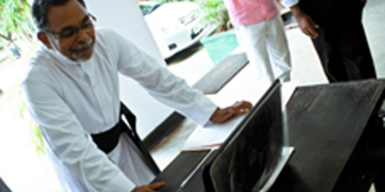 ජනපතිගේ ජාතිය ඇමතීමේ කතාවේ විශාල අඩුවක් අගරදගුරු පදවියෙන් පෙන්වා දෙයි! (VIDEO)