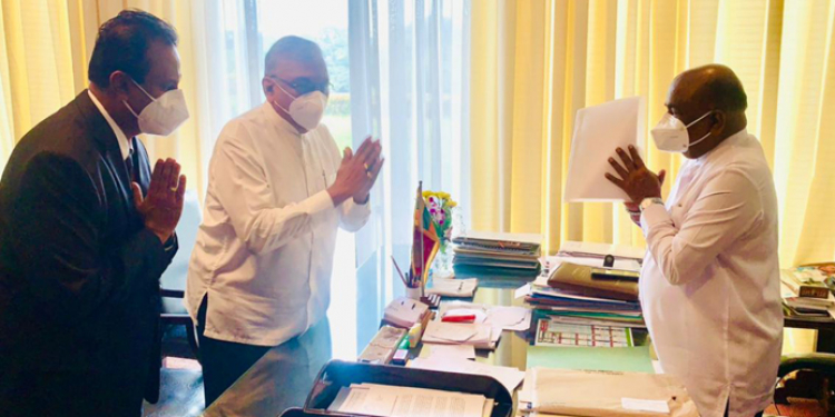 විශ්වාසභංගය භාරදෙයි!
