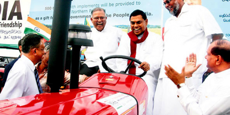 ආවා… ආවා… බැසිල් ආවා… (විමලසිරි ජයලත්ගේ රටේ පැත්ත)