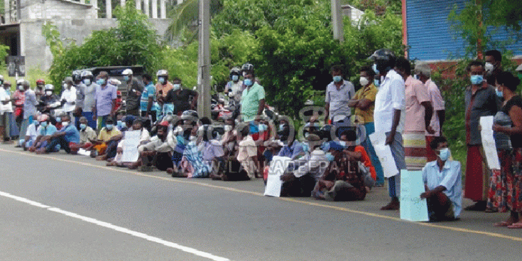 ‘දියව් දියව් පොහොර දියව්’ -ලුනම ගොවීන් පාරේ!