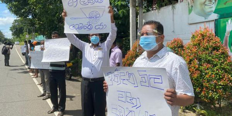 සජබෙ පාරට බැහීම අරඹයි! (VIDEO)