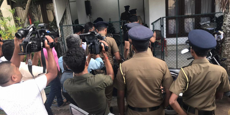 කැමරා උස්සගෙන ගිහින් පාරේ පිස්සු නටන්නේ පොලිසියද-මාධ්යයද?