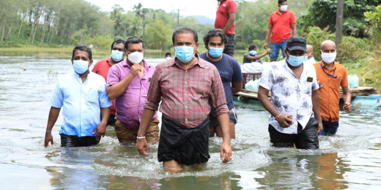 නැව ගිලෙද්දී රෝහිත වතුරට බහී!