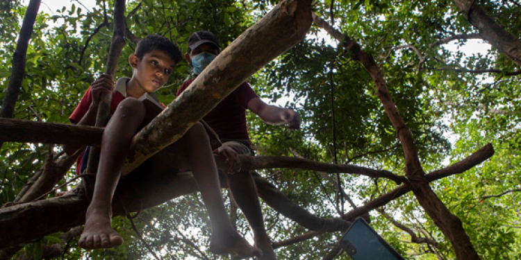 අල්ජසීරාව ලෝකෙටම පෙන්වූ ලංකාවේ ‘ඔන්ලයින් අධ්‍යාපනය’ (PHOTOS)