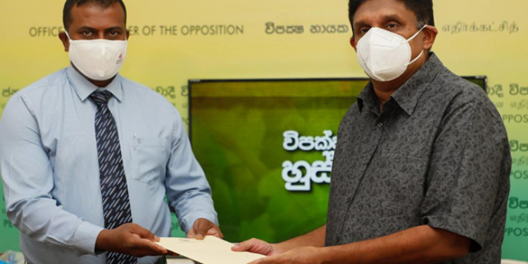 පුත්තලමට ‘හුස්ම ගන්න’ සජිත් ලක්ෂ විසිතුනහමාරක උපකරණ දෙයි! (PHOTOS & VIDEO)