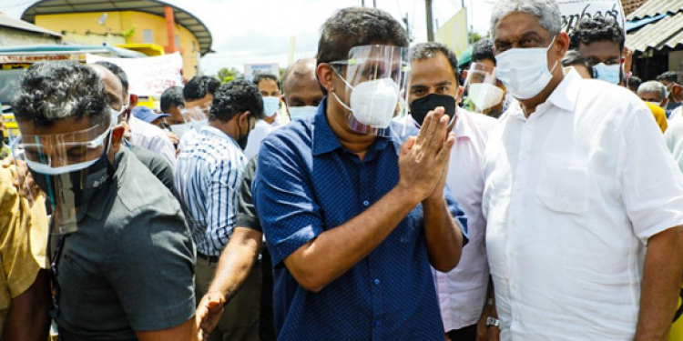 ජනතාව පීඩාවට පත් කරන්න අත් ඉස්සූ මන්ත්‍රීවරු ගැන ජනතාවම බලා ගනීවි! (PHOTOS & VIDEO)