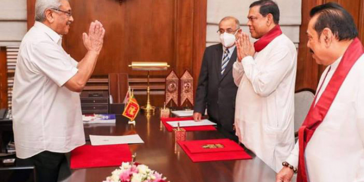 බැසිල්-මහින්ද දිව්රුමේ ජායාරූප එළියට! (PHOTOS)