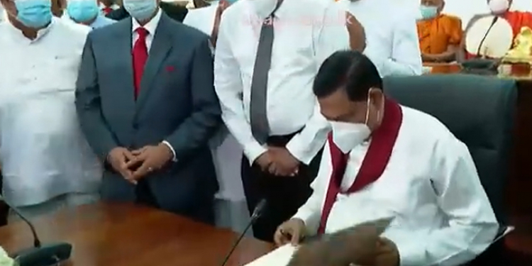 දිව්රුම් දුන් හැටියෙම බැසිල් වැඩ පටන් ගනී! (VIDEO)