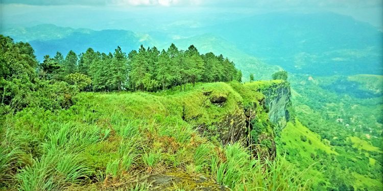 මුදුන් දෙකේ කබරගල