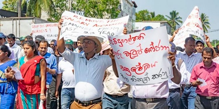 ගුරු විදුහල්පති වැටුප් විෂමතා ඉවත් කරන්න ආණ්ඩුවට සල්ලි නෑ! කැබිනට් මාධ්‍ය හමුවේදී ඇමැති කියයි!