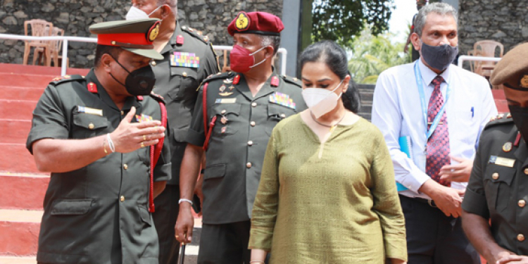 අතිවිශිෂ්ටයි! අපේ හමුදාවට ලෝක සෞඛ්යයෙන් සහතිකයක්! (PHOTOS)