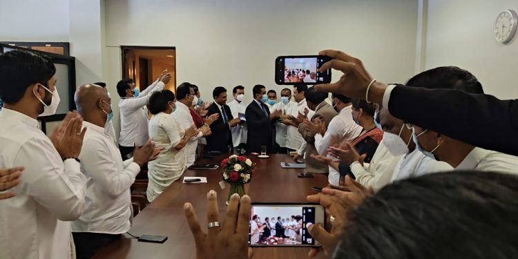 බැසිල්ට ඉඩ දුන් කැටේට පොහොට්ටුවෙන් සමුගැනීමේ සාදයක්! (PHOTOS)