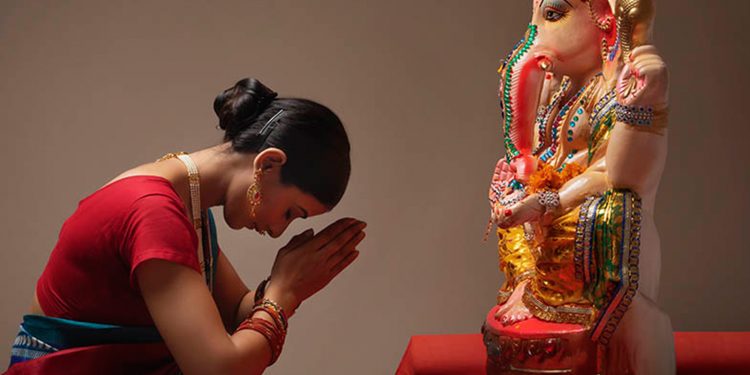 දෙවියන්ට බොරු කරන්නේ බලාගෙනයි…