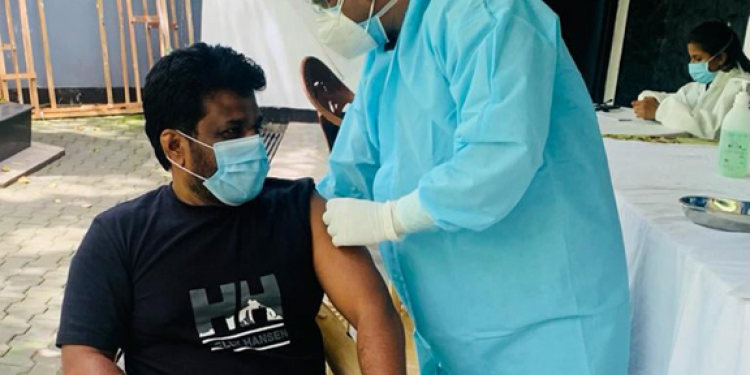 අනුරත් ගහගනියි!