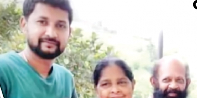 මහනුවර පවුලම බිළිගන්න කලින්  පුදුම හිතෙන ‌කෝල් එකක් දුන්නේත්-පොතක් ගෙනත් දුන්නේත් කොරෝනා මාරයාද?