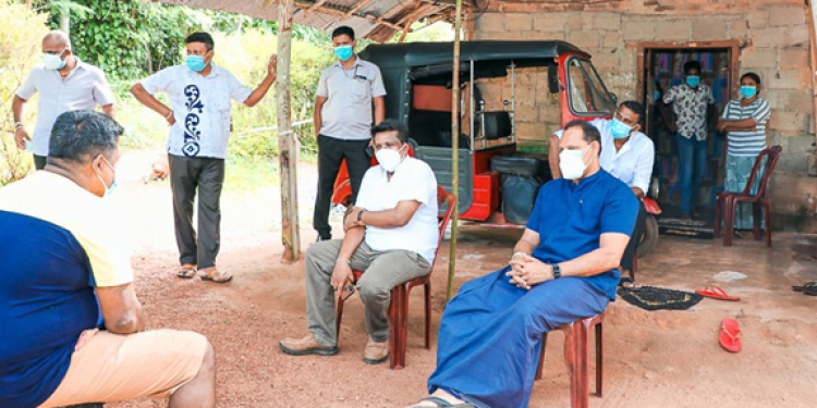 දයාසිරි බයිසිකලයක හැප්පෙයි! නළලට අතපයට තුවාල!