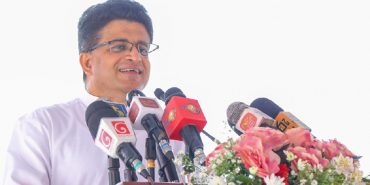 තෙල් නැග්ගිල්ල ගැන ගම්මන්පිලගෙන් ආණ්ඩුවට විනාඩි 17ක දේශනයක්!