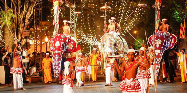 කතරගම පෙරහැරෙන් නැටුම් කණ්ඩායම් 4ක් අයින් කරයි! 15කට කොරෝනා!