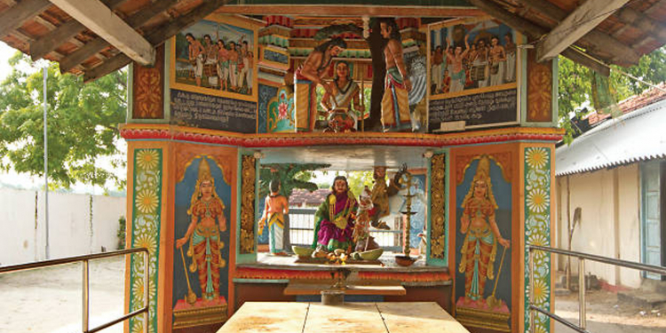 පවිත්රා රහස් පූජාවකට මුලතිව් වට්ටප්පලේ කෝවිලකට ගිහින්
