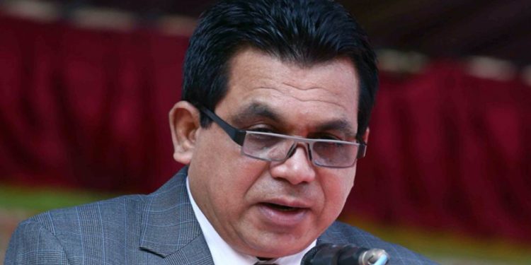 සේනාදිපති ගුරුවරු මැද හිරවෙයි !
