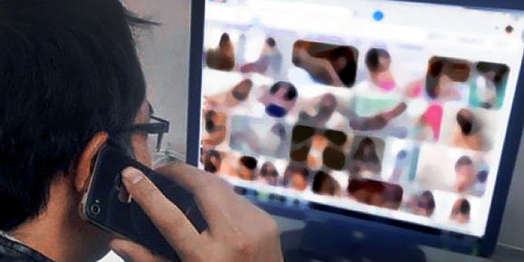 වෙබ් අඩවිවලින් ඇඟ විකුණන කාන්තාවන් 27000ක් ලංකාවේ! ‌