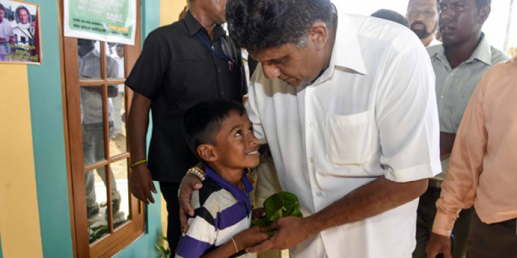 කාන්තාවන්ට දරුවන්ට හිංසා කරන කවුරු වුවත් නීතිය ක්රියාත්මක කරන්න! සජිත්ගෙන් විශේෂ ප්රකාශයක්! (VIDEO)