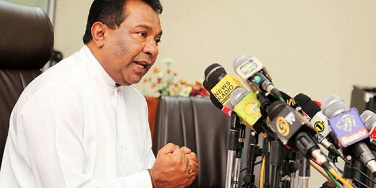 මහින්දට පස්සෙ ඉන්න ජ්යෙෂ්ඨයා මම! මට කරපු වැඩේ වැරදියි! කලකිරීමක් නැත්නම් මට ඔළුවේ අමාරුවක් තියෙන්න එපැයි! එස්.බී.ත් කට අරී!