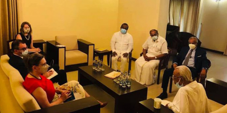 උදේ ලංකාවට එන්නත් දුන් අමෙරිකාව දවල් TNA එක්ක උතුරු නැගෙනහිර එක්කරන්න සාකච්ජා කරලා!