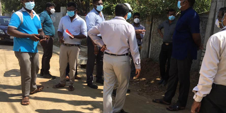 ඇඳුම් නැතිව සිටි ස්ටාලින්ට යාපන නගරාධිපති ඇඳුම් අරන් යයි