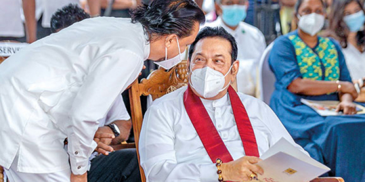 මරික්කාර්ගේ ප්‍රශ්නයෙන් විමල් මහින්ද එක්ක තරහා වෙලා!