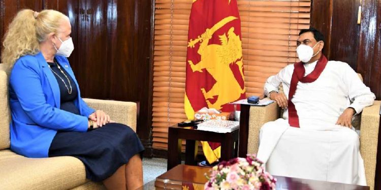නෝර්වේ-තුර්කි-ඉතාලි තානාපතිනියන් බැසිල් හමුවෙයි!