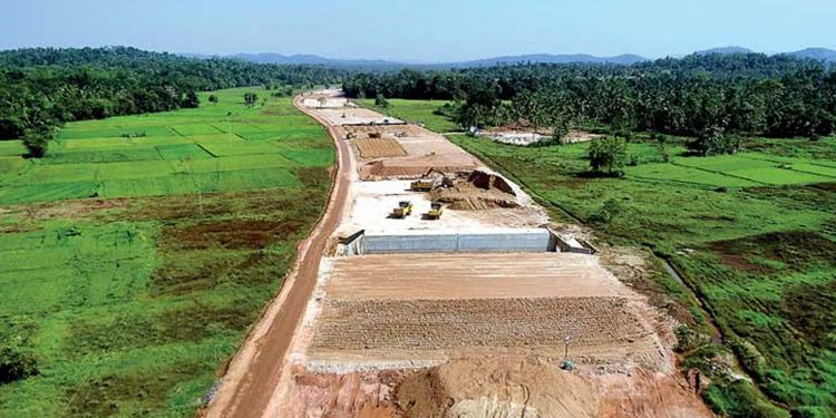 මෙගා ව්‍යාපෘති නෑ කිව්වත් මධ්‍යම අධිවේගය බ්‍රිතාන්‍ය සමාගමකට දෙයි! බිලියන 162ක ණයක්!
