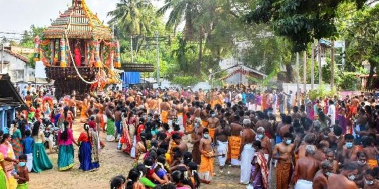 දහස් ගණනක් එක්ක පූජා පවත්වලා! යාපනයේ ‌කෝවිල් 2ක් සති 2ක් සීල්!