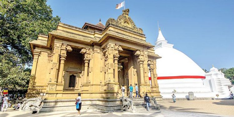 කැළණි පන්සල වහයි!