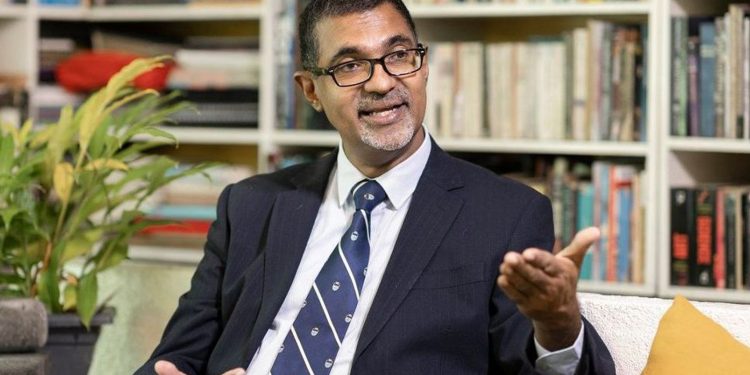 ගුරු-විදුහල්පති-ආචාර්ය සහ සිසුන්ගේ මාරාන්තික සටන…! (VIDEO)